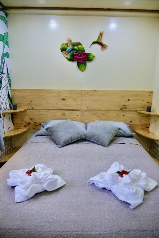 Postel nebo postele na pokoji v ubytování TERMINAL VERDE PRIVATE APARTMENTS NEAR AIRPORT 24h SELF CHECK IN