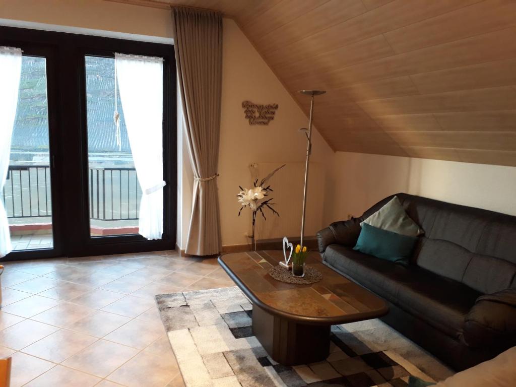 Haus Weingarten FERIENWOHNUNGEN - Apartment With Balcony