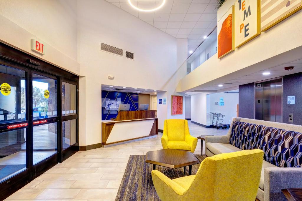Posezení v ubytování Holiday Inn Express & Suites Phoenix - Tempe by IHG