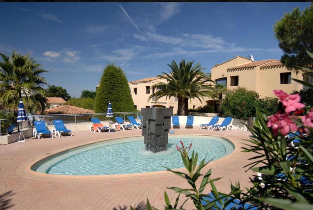 Bazén v ubytovaní Résidence haut de gamme - 45m2 refait à neuf en juin 2024 avec très grande piscine chauffée alebo v jeho blízkosti