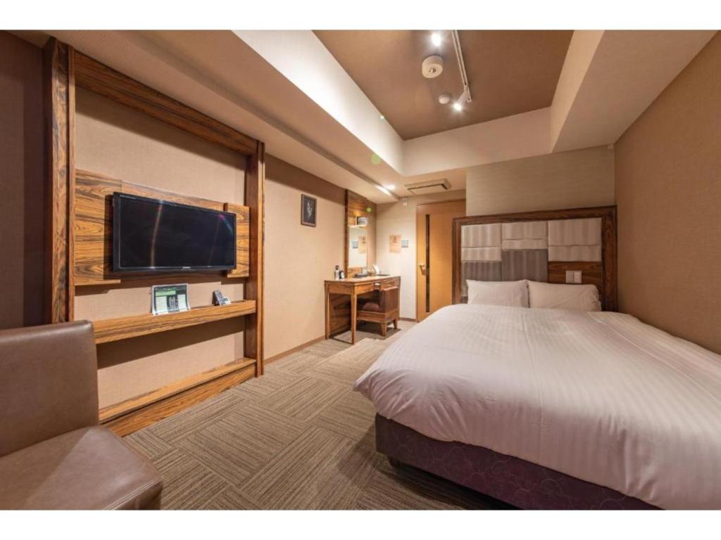 โทรทัศน์และ/หรือระบบความบันเทิงของ HOTEL RELIEF Namba Daikokuchou - Vacation STAY 33927v