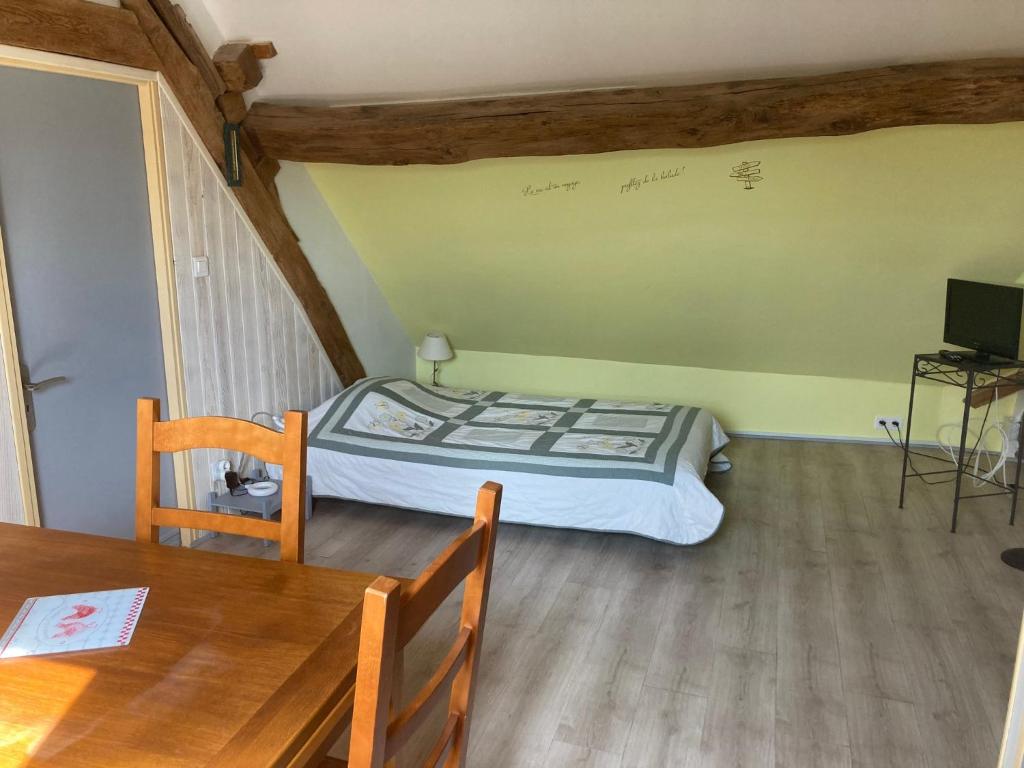 Postel nebo postele na pokoji v ubytování Le calme à la campagne
