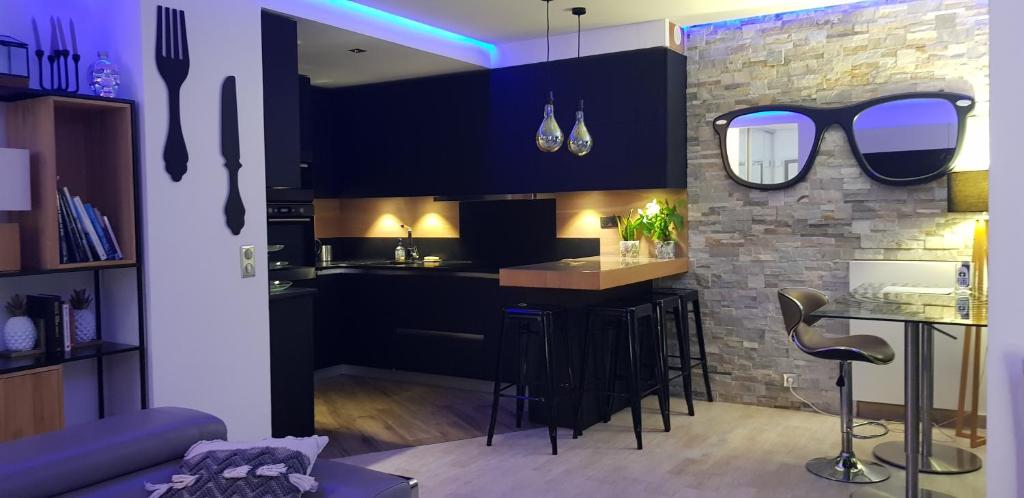 Kuchyňa alebo kuchynka v ubytovaní 4P, Piscine, Tennis, Wifi, Proche Centre et Plages