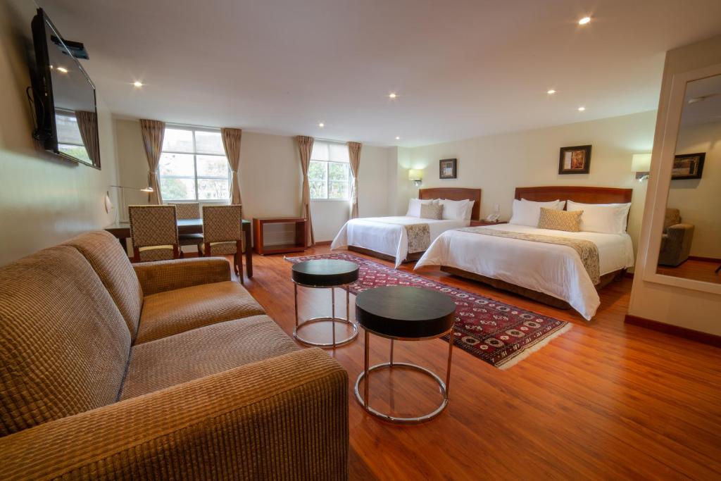 Postel nebo postele na pokoji v ubytování Hotel Portón Bogota