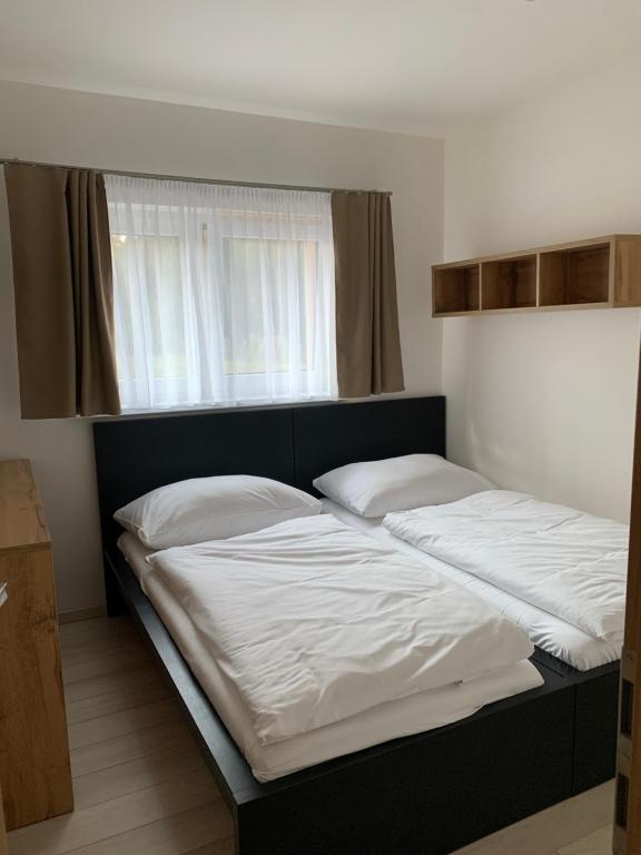 Postel nebo postele na pokoji v ubytování Apartmány Valča