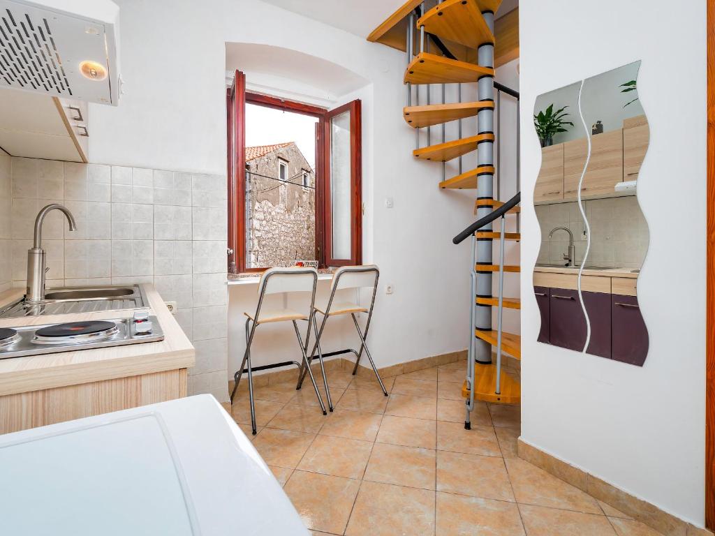 Kuchyňa alebo kuchynka v ubytovaní Studioapartman BB5, Rijeka