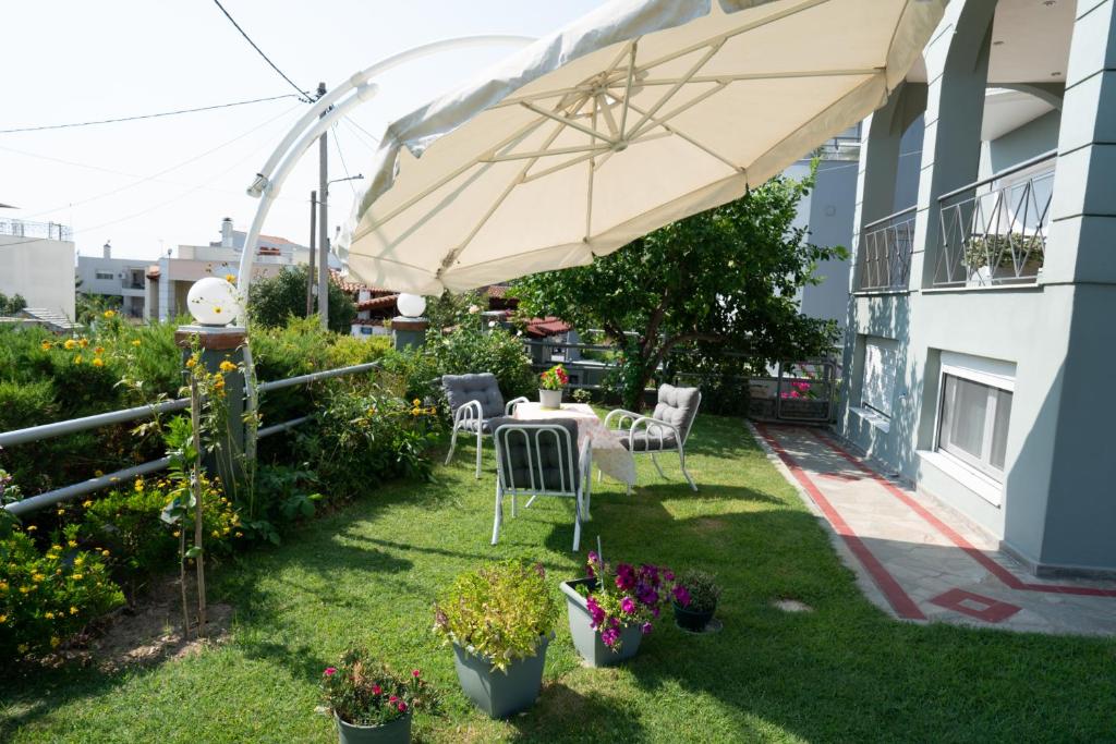 Vonkajšia záhrada v ubytovaní Apollon house