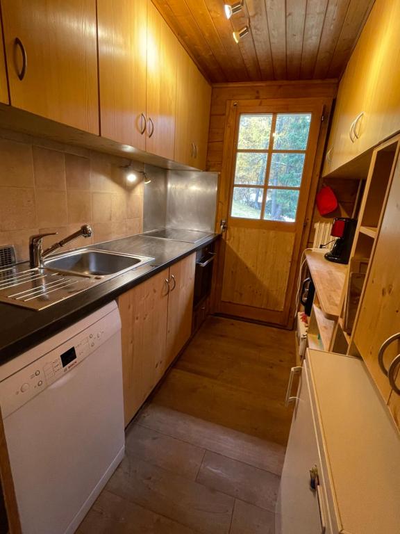 Kuchyň nebo kuchyňský kout v ubytování Chalet Singlinaz