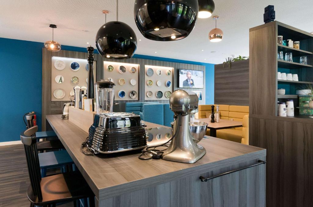 a kitchen with a counter with a blender on it at ANA Living Stuttgart by Arthotel ANA in Böblingen
