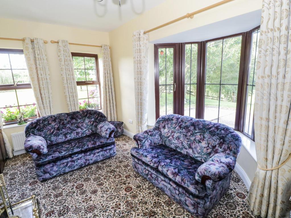 Posezení v ubytování Belladrihid Cottage
