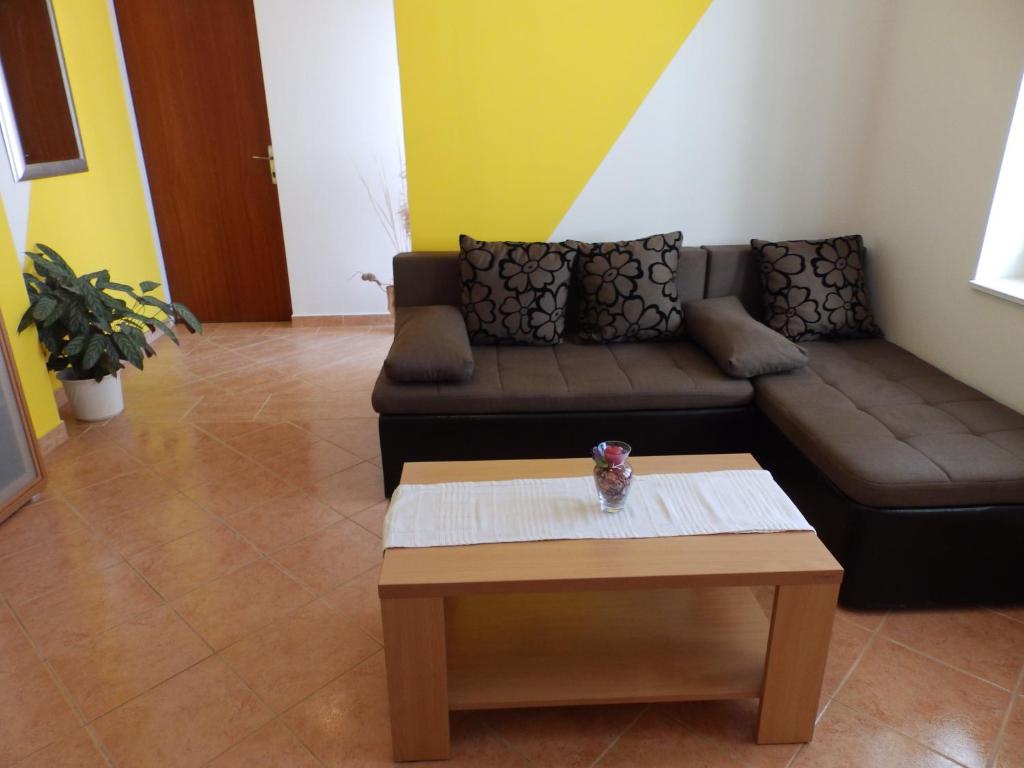 Posedenie v ubytovaní Apartment Kampor 12273c