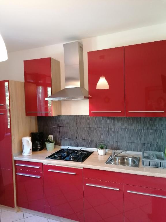 Kuchyňa alebo kuchynka v ubytovaní Apartments and rooms with parking space Crikvenica - 12305