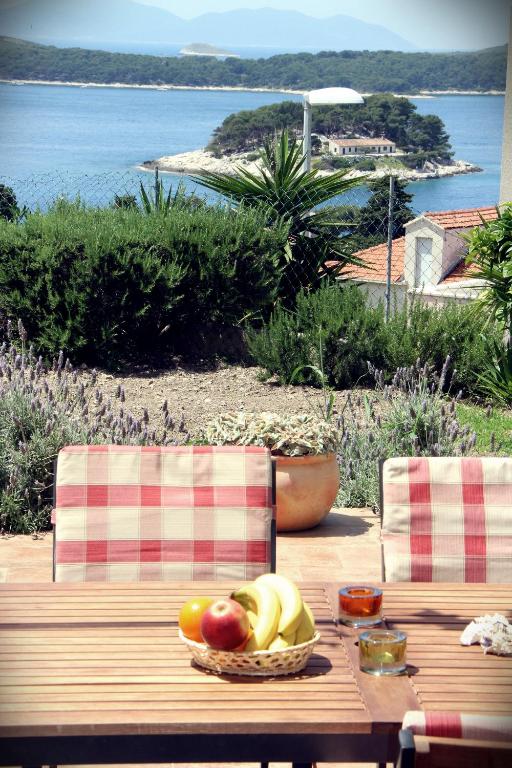 Fotografia z galérie ubytovania Apartments with a parking space Hvar - 12353 v destinácii Hvar