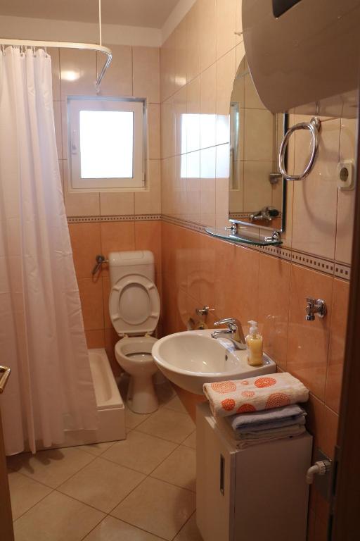 Kúpeľňa v ubytovaní Apartments with parking spaces Basina, Hvar - 12420