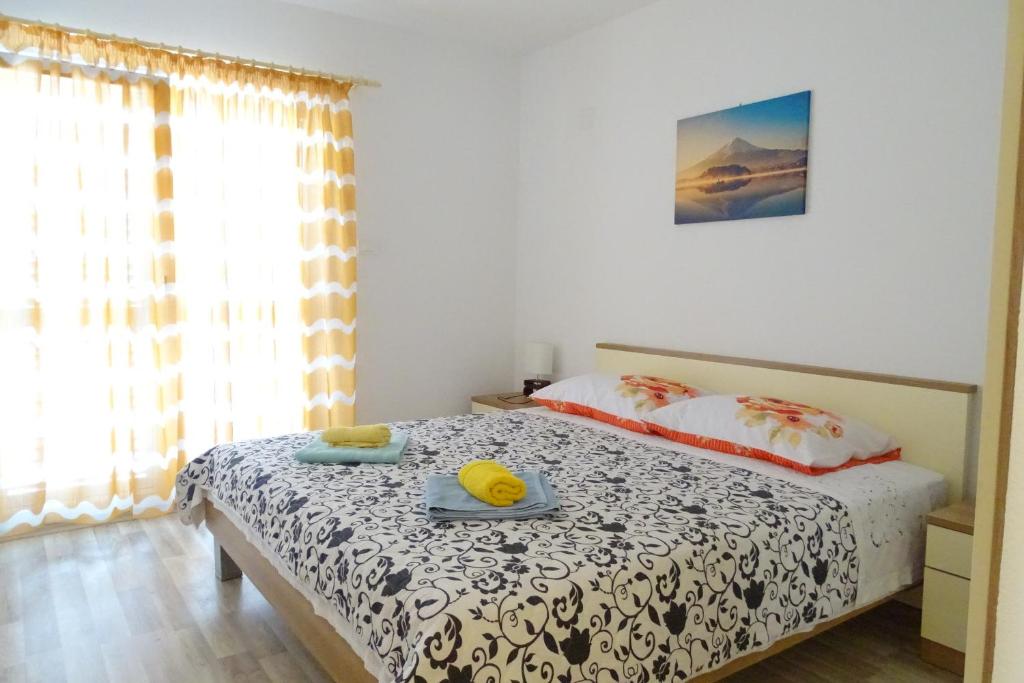 Posteľ alebo postele v izbe v ubytovaní Apartments by the sea Zaklopatica, Lastovo - 12452