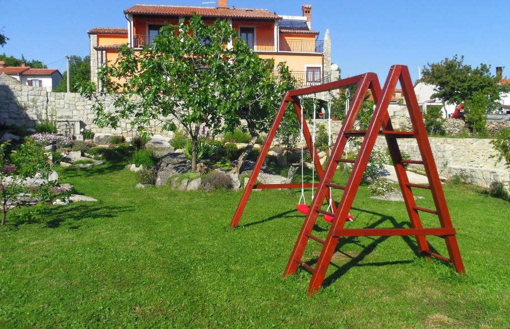 Fotografie z fotogalerie ubytování Family friendly house with a parking space Presika, Labin - 12472 v destinaci Labin
