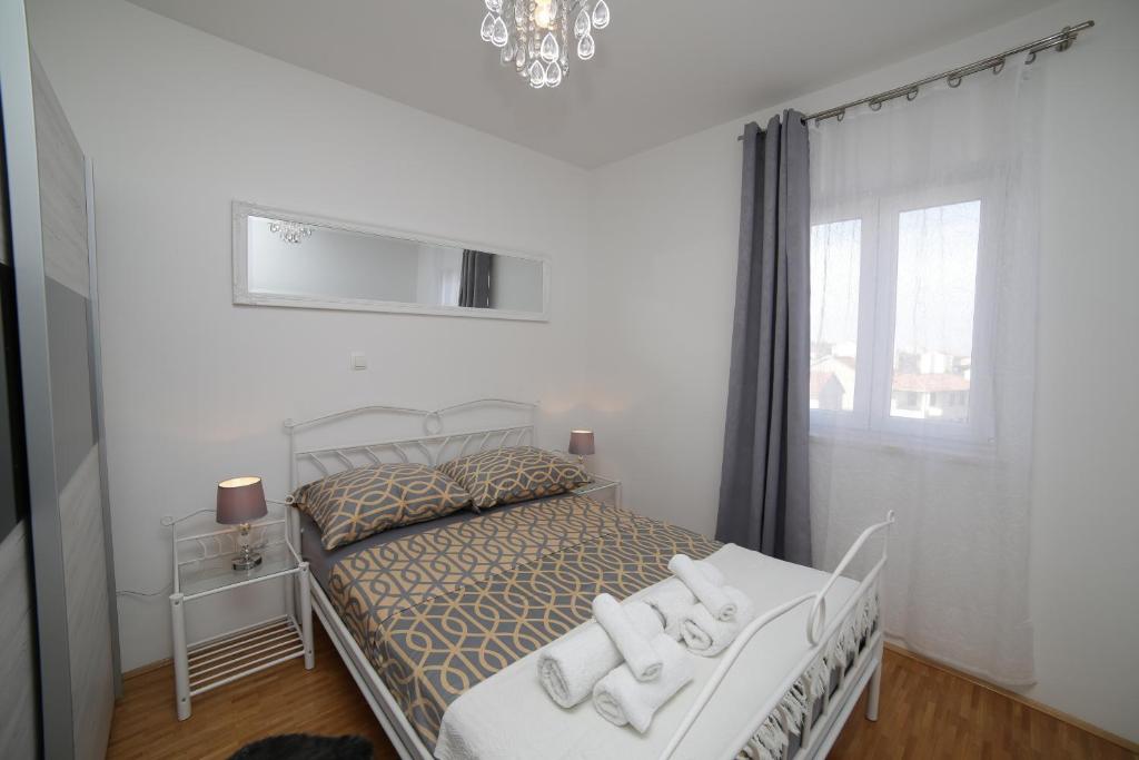 Fotografie z fotogalerie ubytování Apartments with a parking space Supetar, Brac - 12489 v destinaci Supetar