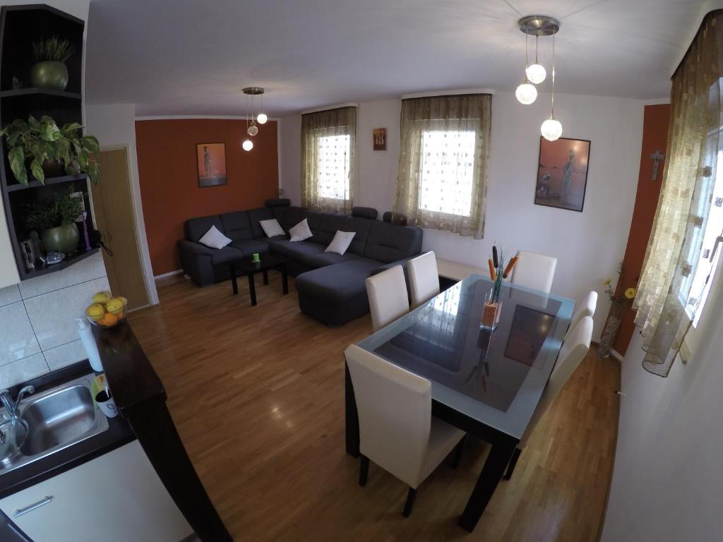 Fotografia z galérie ubytovania Apartments with WiFi Omis - 12525 v Omise