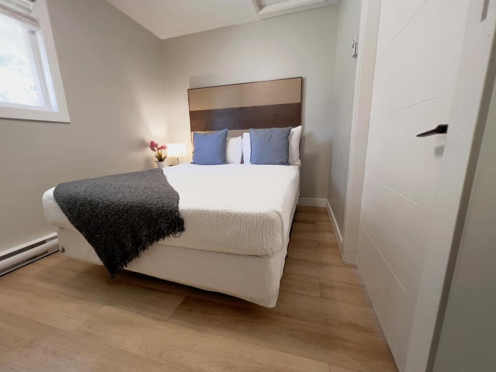 Postel nebo postele na pokoji v ubytování Oceanside Villas