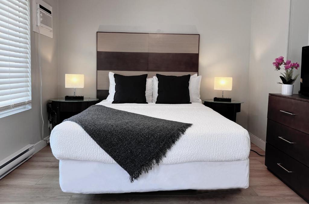 Postel nebo postele na pokoji v ubytování Oceanside Villas