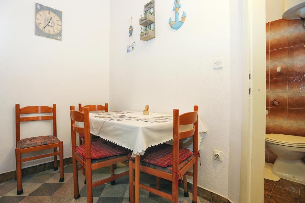 Fotografie z fotogalerie ubytování Apartments by the sea Stanici, Omis - 12723 v Omiši