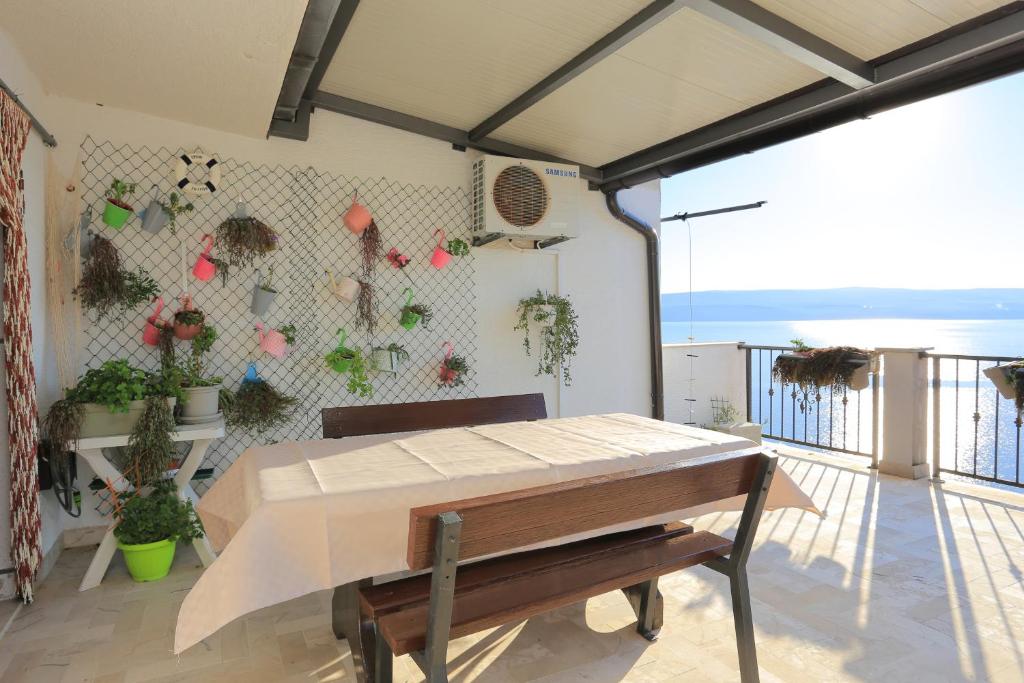 Fotografie z fotogalerie ubytování Apartments by the sea Stanici, Omis - 12723 v Omiši
