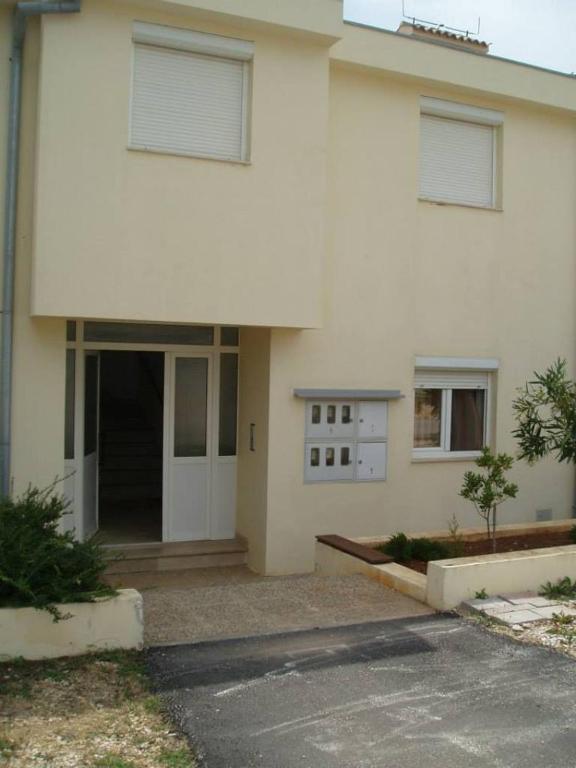 Zdjęcie z galerii obiektu Apartments with a parking space Petrcane, Zadar - 12741 w Petrčane