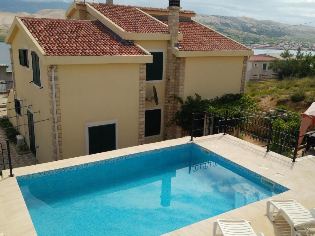 Fotografia z galérie ubytovania Family friendly apartments with a swimming pool Pag - 12795 v destinácii Pag