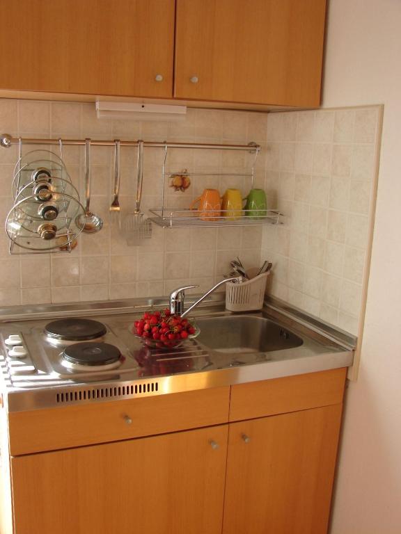 Fotografia z galérie ubytovania Family friendly apartments with a swimming pool Pag - 12795 v destinácii Pag