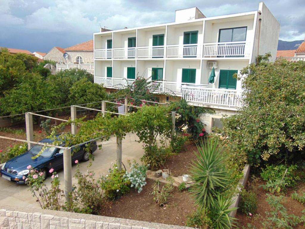 a house with a car parked in front of it at Apartments and rooms by the sea Sucuraj, Hvar - 12887 in Sućuraj