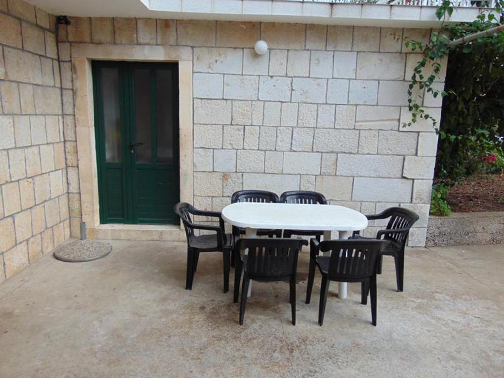 Patio alebo iná vonkajšia časť ubytovania Apartments and rooms by the sea Sucuraj, Hvar - 12887