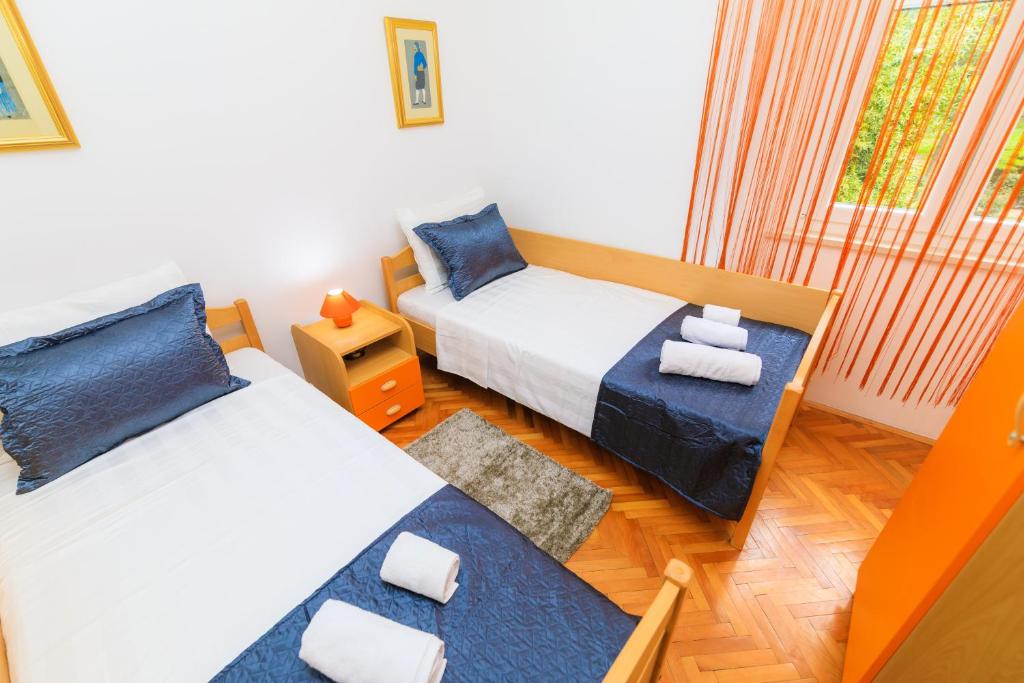 Fotografie z fotogalerie ubytování Apartments by the sea Kastel Luksic, Kastela - 12872 v destinaci Kaštela