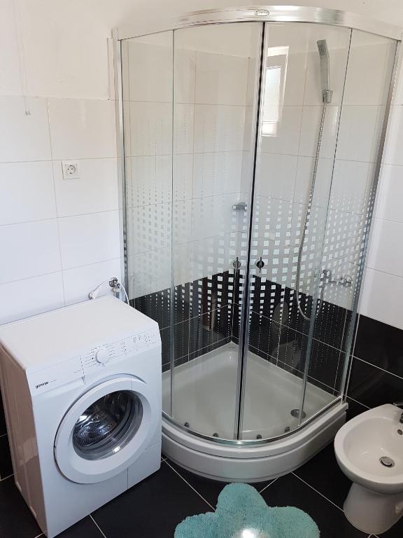 Kúpeľňa v ubytovaní Family friendly seaside apartments Kanica, Rogoznica - 12895
