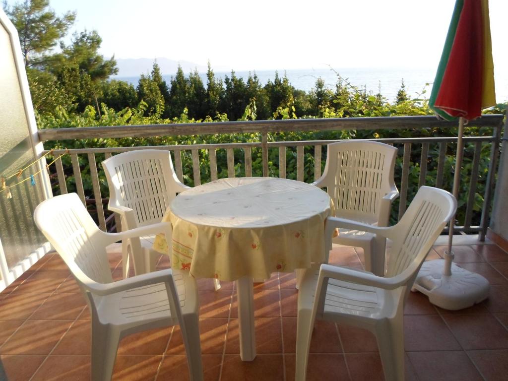 Fotografie z fotogalerie ubytování Apartments by the sea Zaostrog, Makarska - 12935 v destinaci Podaca