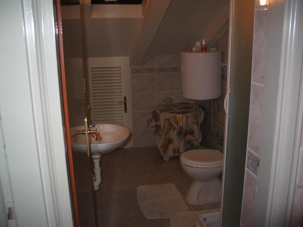 Kúpeľňa v ubytovaní Apartments with a parking space Privlaka, Zadar - 12989