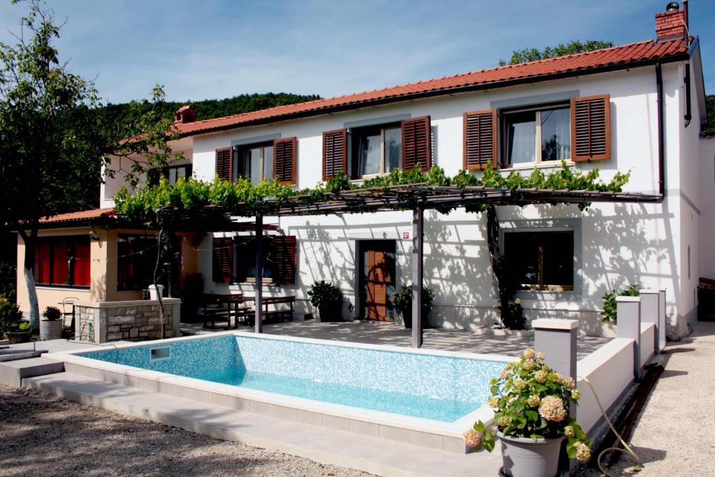 Zdjęcie z galerii obiektu Family friendly house with a swimming pool Brest pod Uckom, Central Istria - Sredisnja Istra - 13005 w mieście Lupoglav