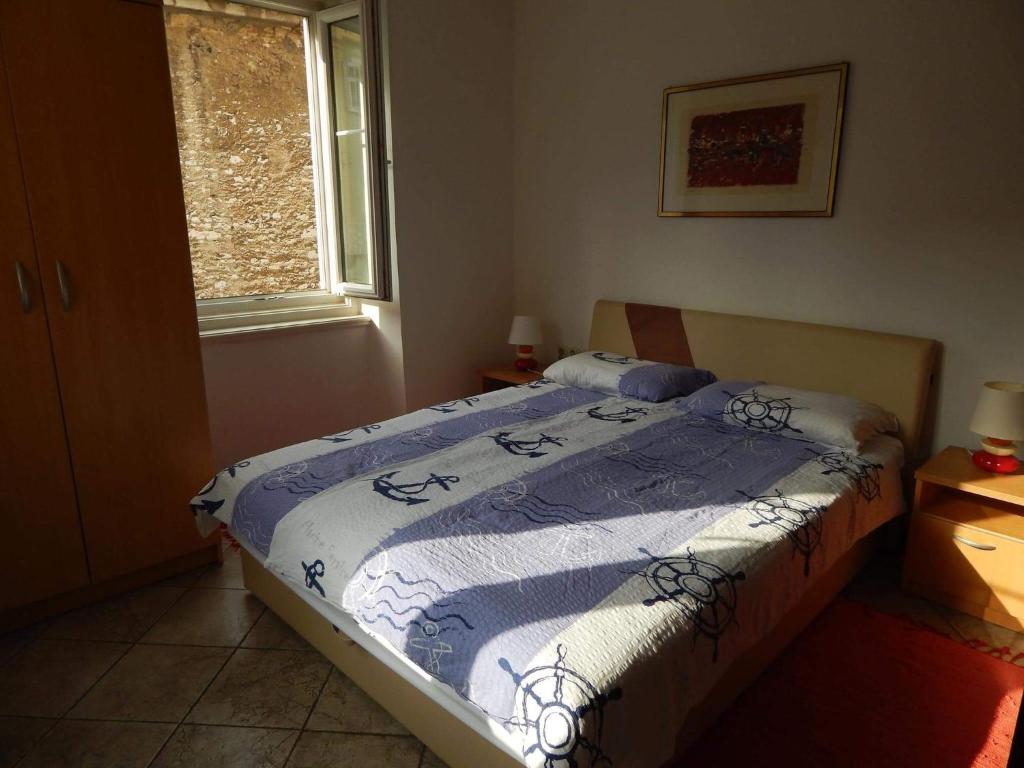 Säng eller sängar i ett rum på Apartments with WiFi Pula - 13049