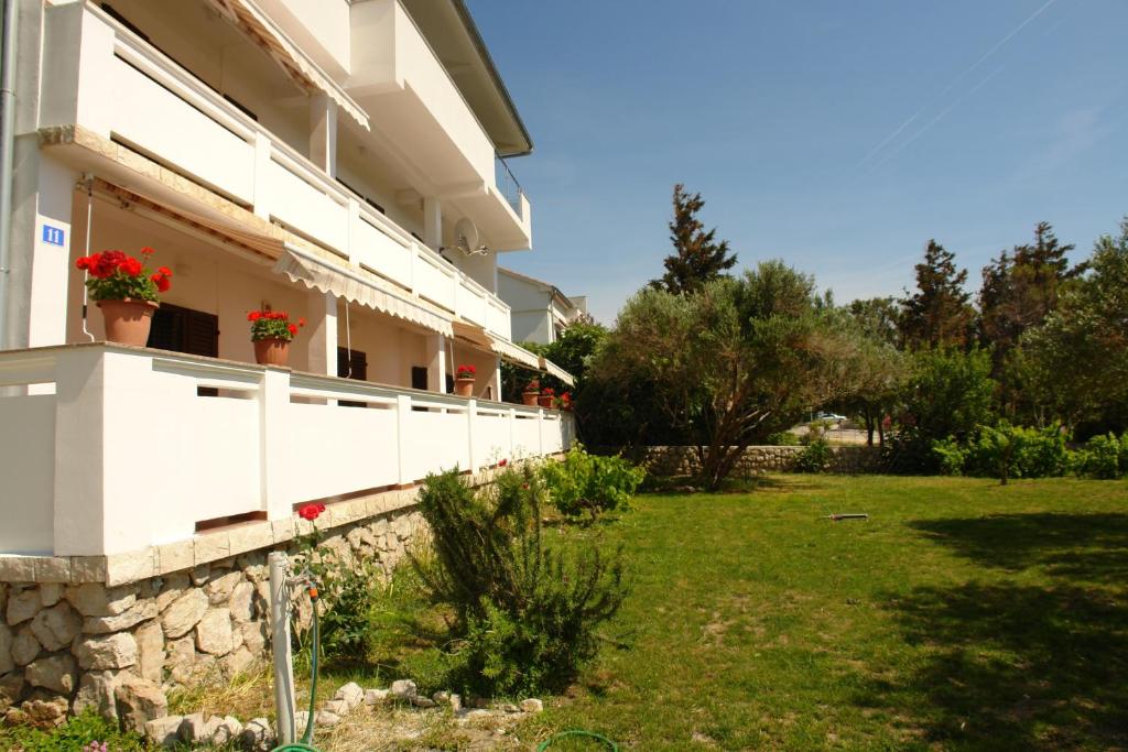 Zahrada ubytování Apartments and rooms with parking space Pag - 13060