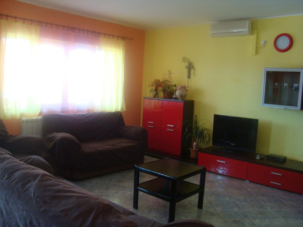 Fotografie z fotogalerie ubytování Apartments with a parking space Tribunj, Vodice - 13137 v destinaci Tribunj