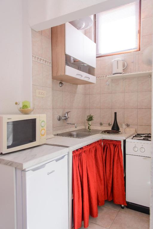 Fotografia z galérie ubytovania Apartments by the sea Trogir - 13167 v Trogiri