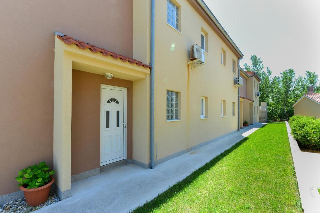 Budova, v ktorej sa apartmán nachádza