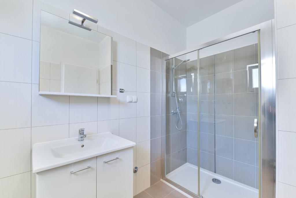 Kúpeľňa v ubytovaní Apartments by the sea Nin, Zadar - 13172
