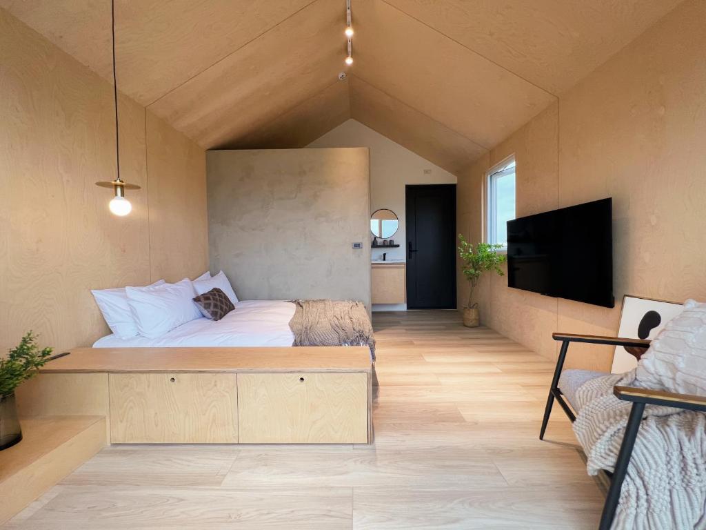 和煦人野純白小屋電視和／或娛樂中心