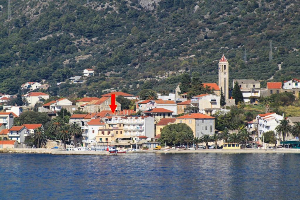 a town on the shore of a body of water at Apartments by the sea Gradac, Makarska - 13181 in Gradac