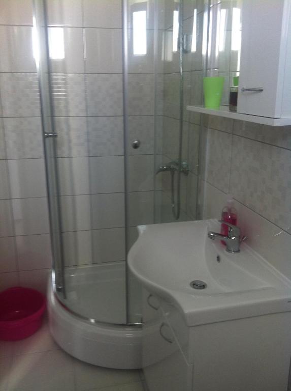 Kúpeľňa v ubytovaní Apartments by the sea Gradac, Makarska - 13181