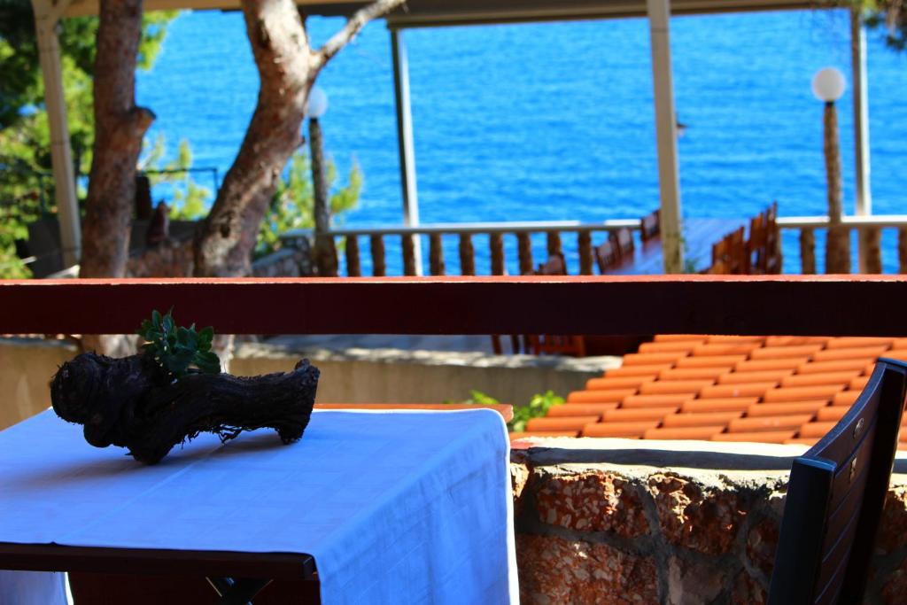 Fotografie z fotogalerie ubytování Apartments by the sea Sveta Nedilja, Hvar - 13176 v destinaci Jelsa