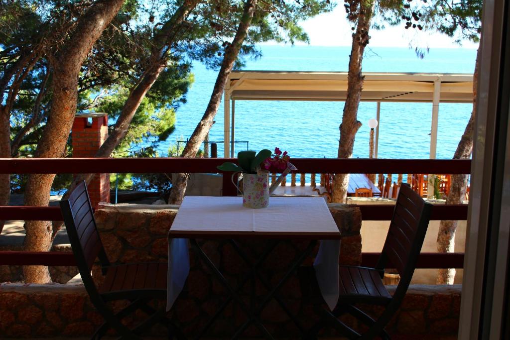 Fotografie z fotogalerie ubytování Apartments by the sea Sveta Nedilja, Hvar - 13176 v destinaci Jelsa