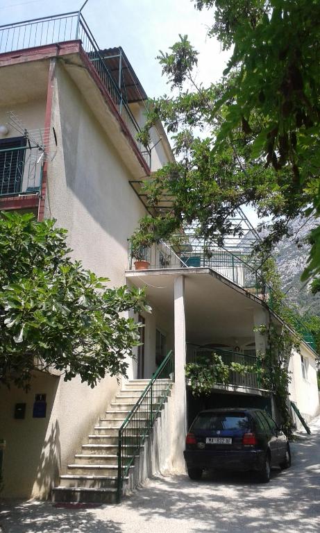 Budova, kde se apartmán nachází