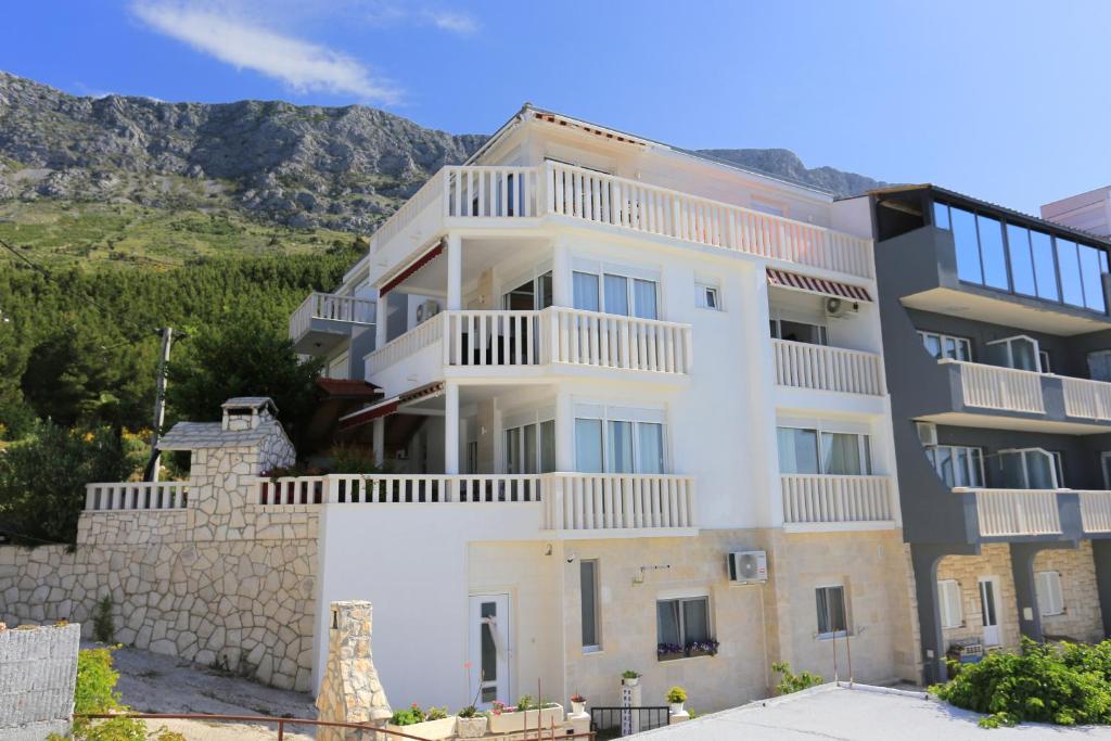 Nespecifikovaný výhled na hory nebo výhled na hory při pohledu z apartmánu