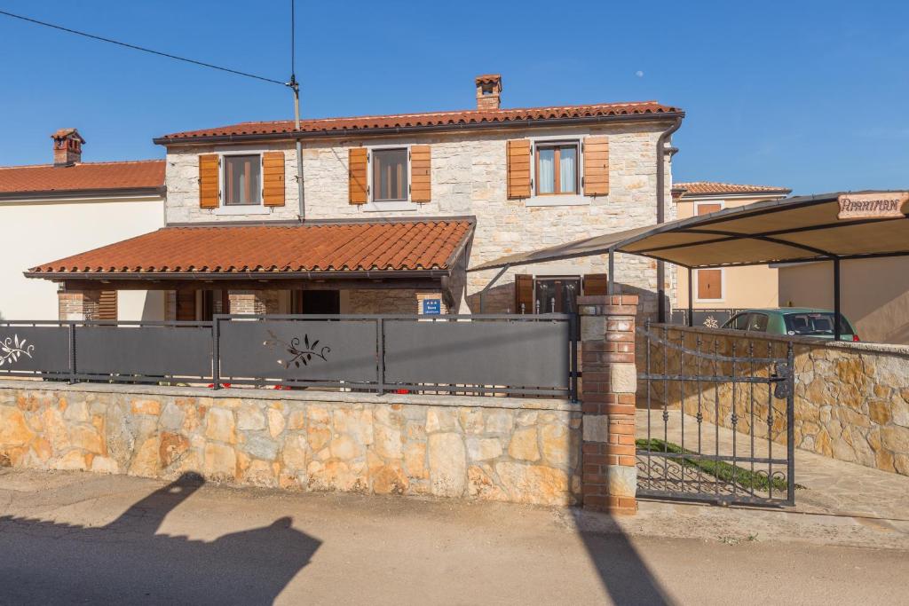 Budynek, w którym mieści się apartament